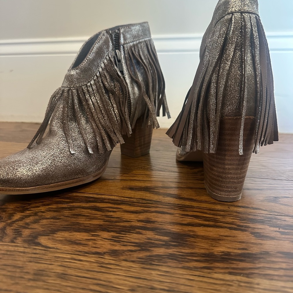 Ariat Unbridled Fringed Metallic Ankle Booties - Silver Size 8 Women’s - Picture 4 of 4